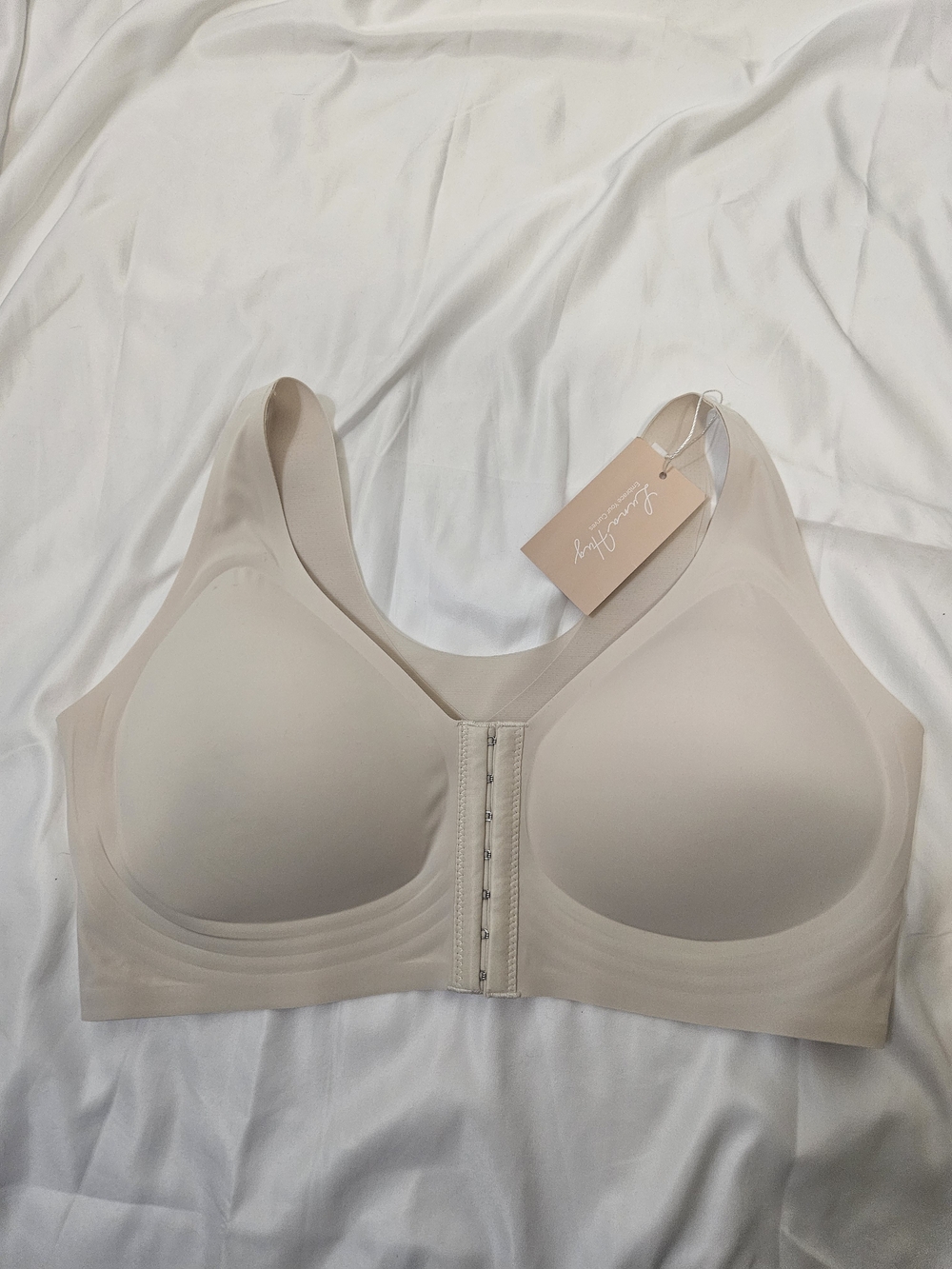 Front-Closure Smooth Comfort Bra in Light Beige